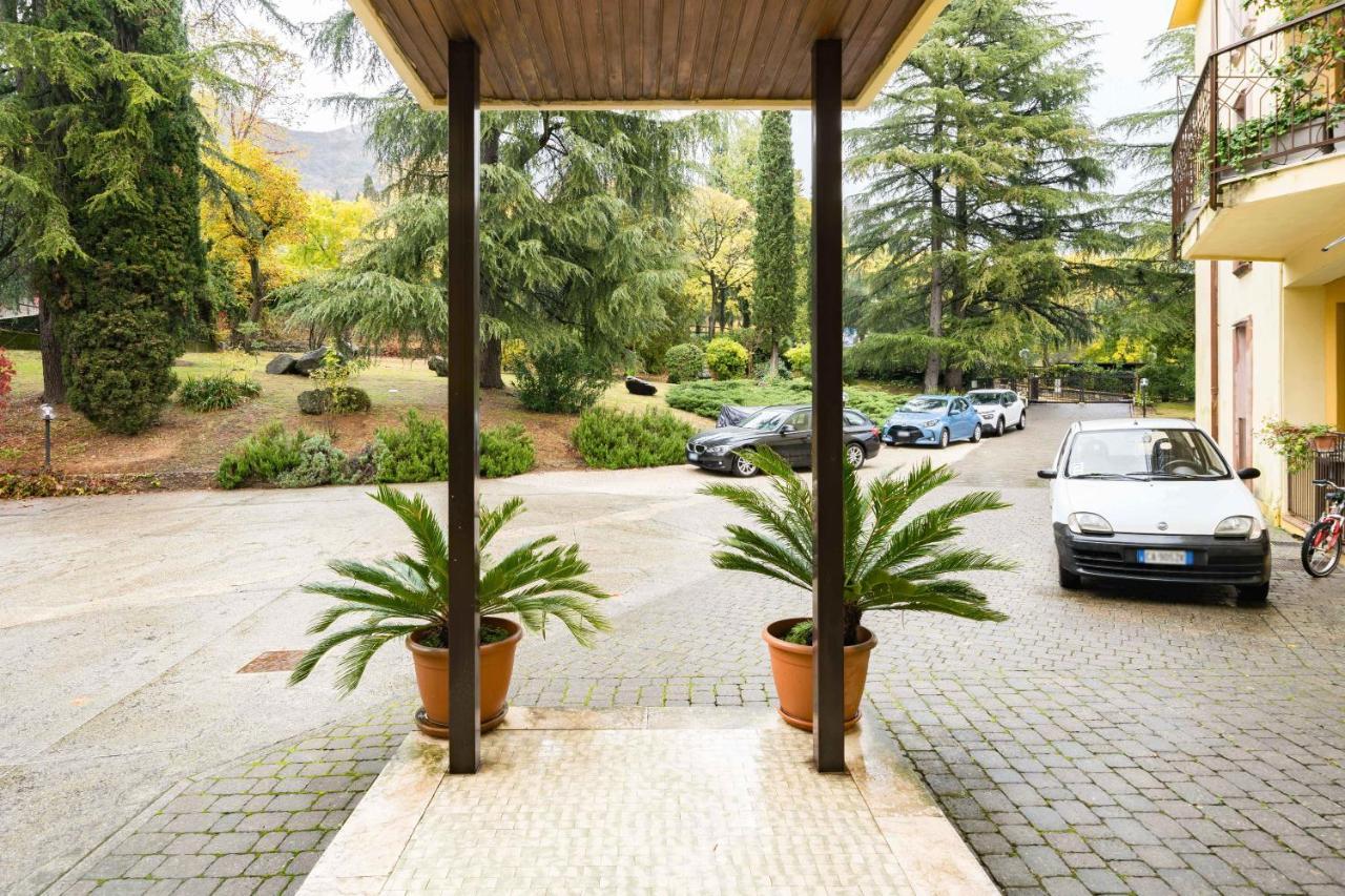 Апартаменты Residenza Al Vittoriale - By Host4U Гардоне Ривьера Экстерьер фото