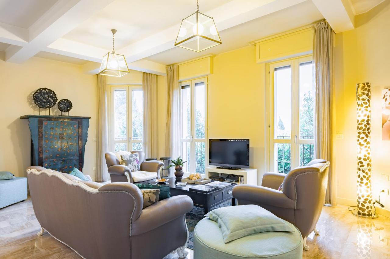 Апартаменты Residenza Al Vittoriale - By Host4U Гардоне Ривьера Экстерьер фото