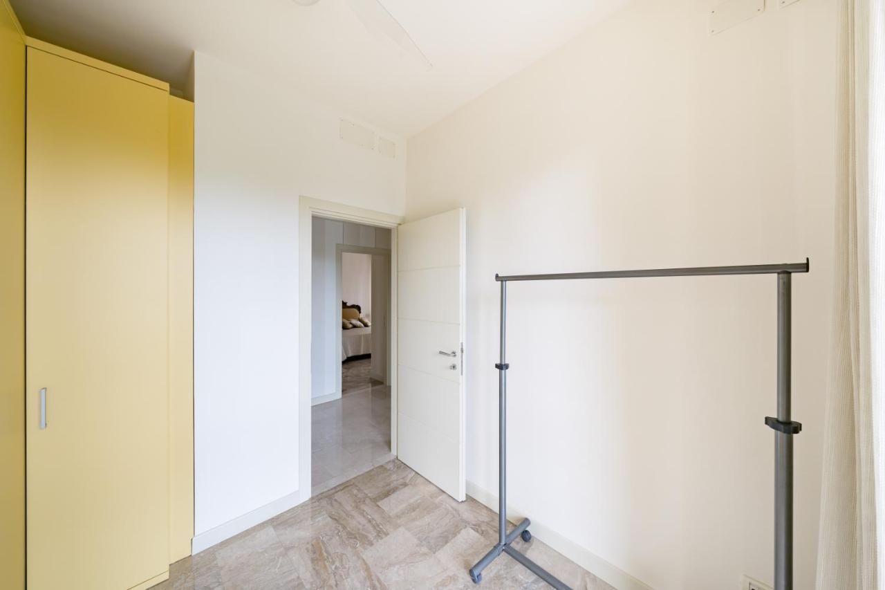 Апартаменты Residenza Al Vittoriale - By Host4U Гардоне Ривьера Экстерьер фото