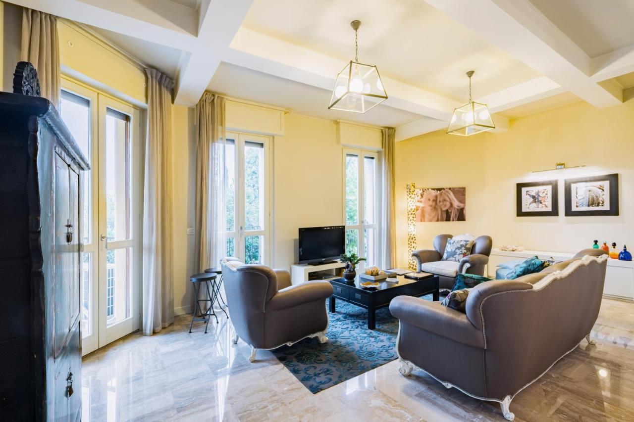 Апартаменты Residenza Al Vittoriale - By Host4U Гардоне Ривьера Экстерьер фото