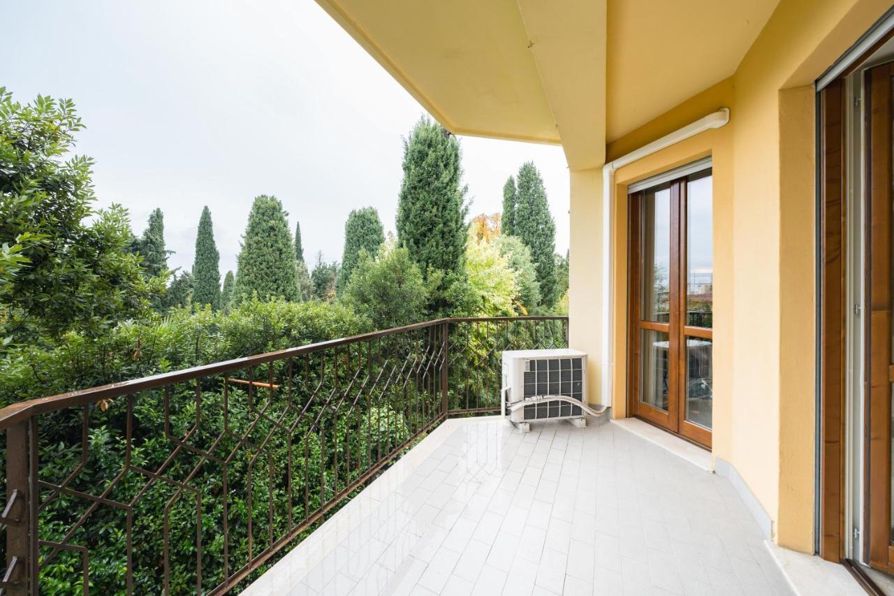 Апартаменты Residenza Al Vittoriale - By Host4U Гардоне Ривьера Экстерьер фото