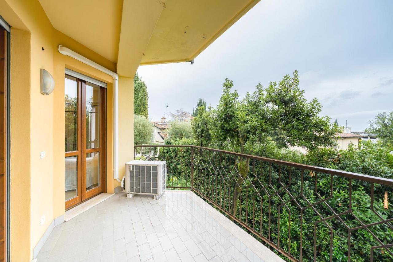 Апартаменты Residenza Al Vittoriale - By Host4U Гардоне Ривьера Экстерьер фото