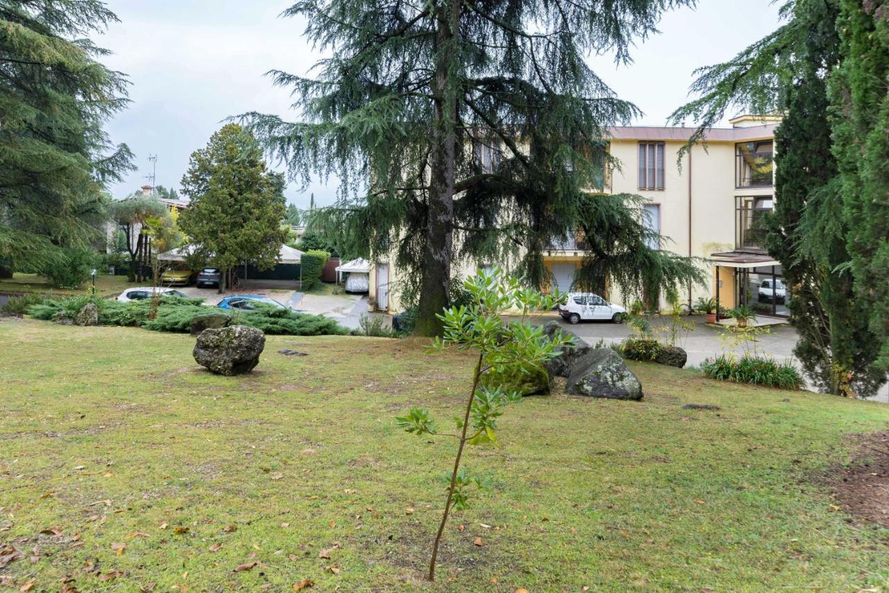 Апартаменты Residenza Al Vittoriale - By Host4U Гардоне Ривьера Экстерьер фото