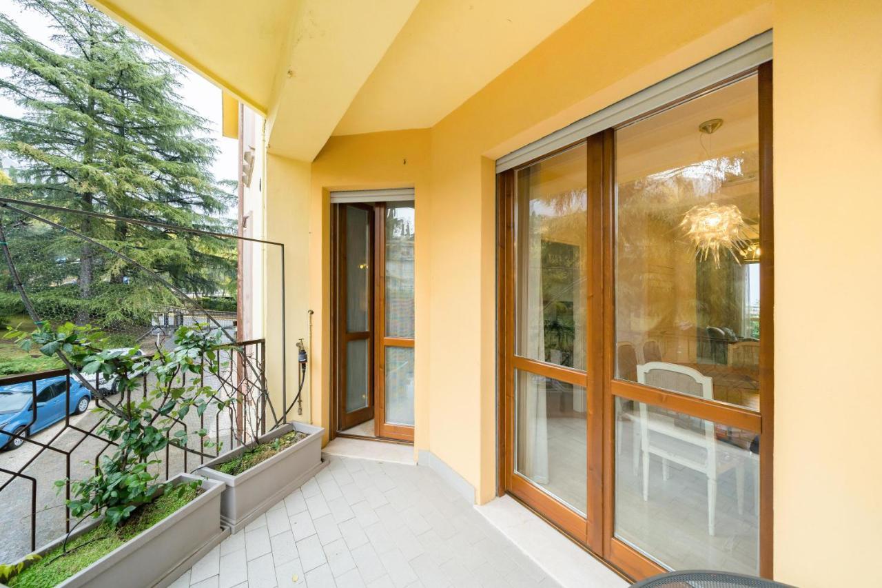 Апартаменты Residenza Al Vittoriale - By Host4U Гардоне Ривьера Экстерьер фото