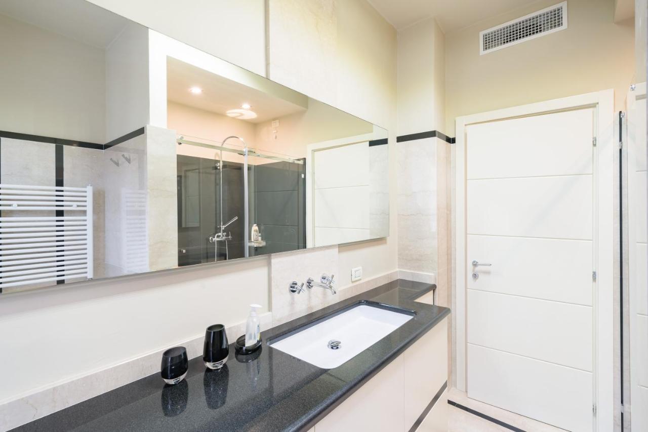 Апартаменты Residenza Al Vittoriale - By Host4U Гардоне Ривьера Экстерьер фото