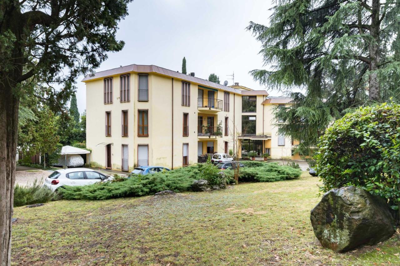 Апартаменты Residenza Al Vittoriale - By Host4U Гардоне Ривьера Экстерьер фото